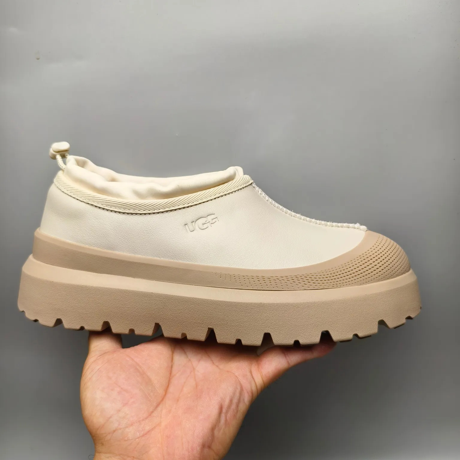 💰560 UGG sheepskin all-in-one snow boots 8351 Slip-on leather casual boots for men and women Color: White Black Number: 35-46
